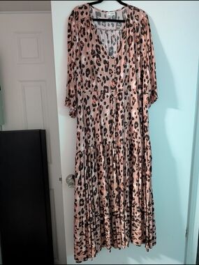 V-Neck Blush Pink Leopard Print Pleated Maxi Dress